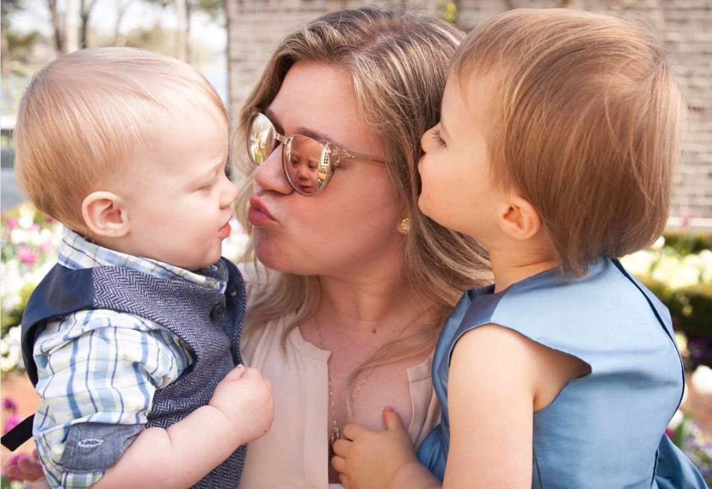 kelly clarkson and her two sons