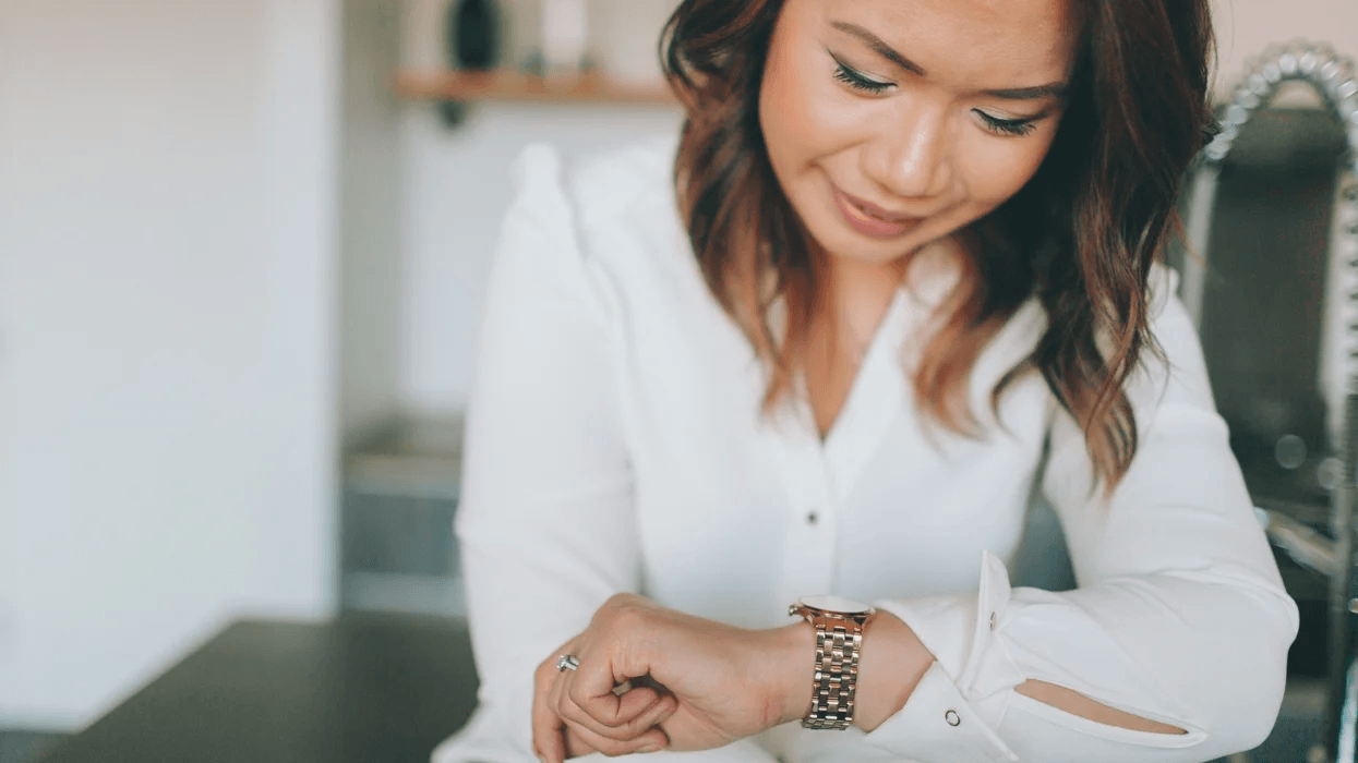 mom-checking-watch-on-wrist