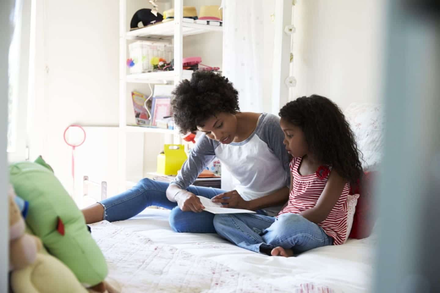 mom and child reading