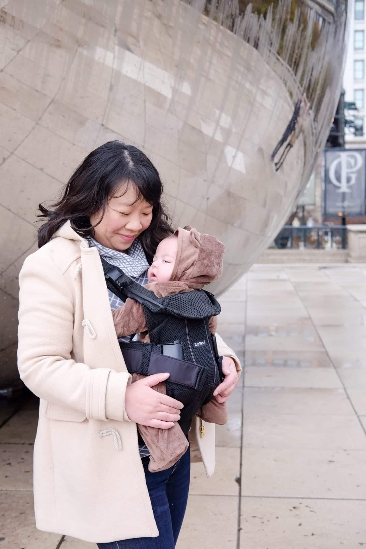 mom wearing her baby in chicago