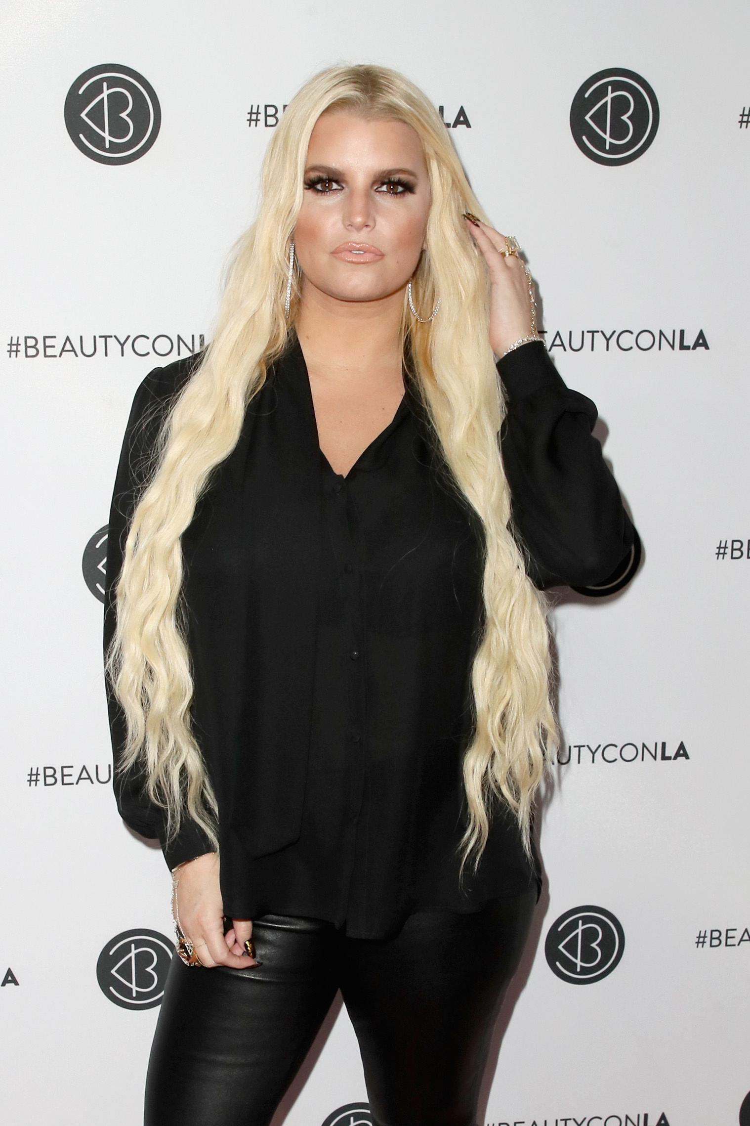 jessica simpson recovering c section featured Motherly