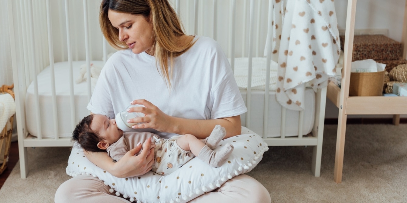 https://www.mother.ly/wp-content/uploads/2019/07/mom-in-nursery-bottle-feeding-baby.jpeg