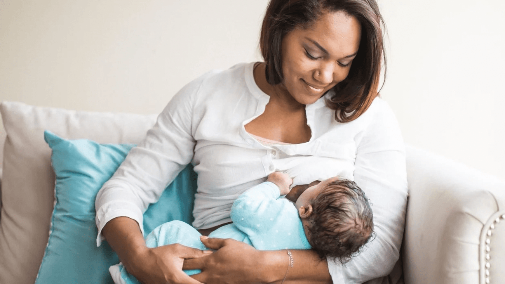 13 breastfeeding products our editors can't live without - Motherly