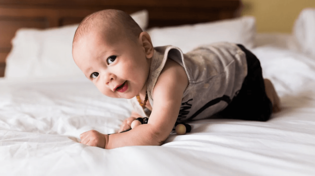 baby pulling up during tummy time