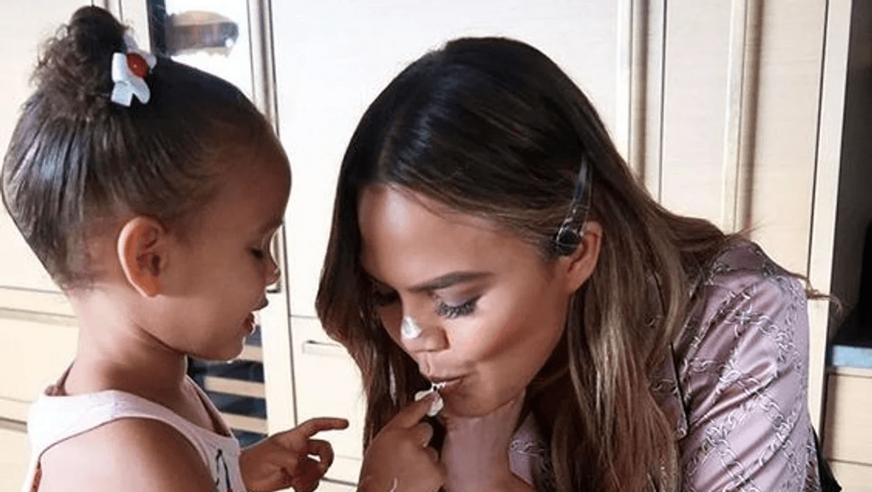 Chrissy Teigen kissing daughter's finger