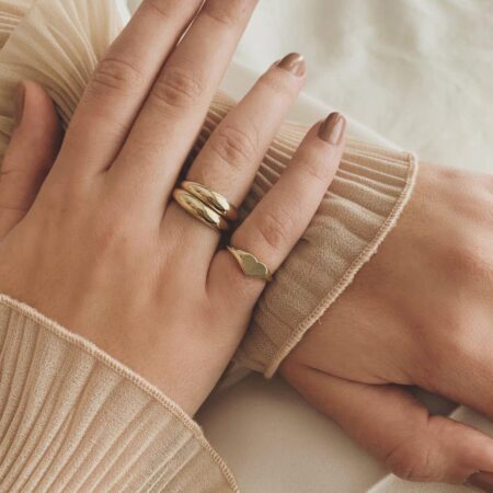 kinn petite heart signet ring