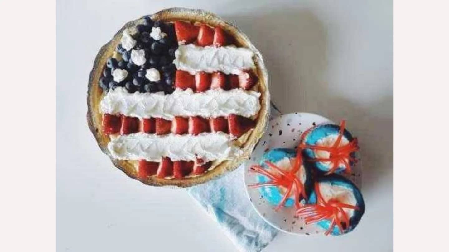 4th of July themed pie and cupcakes