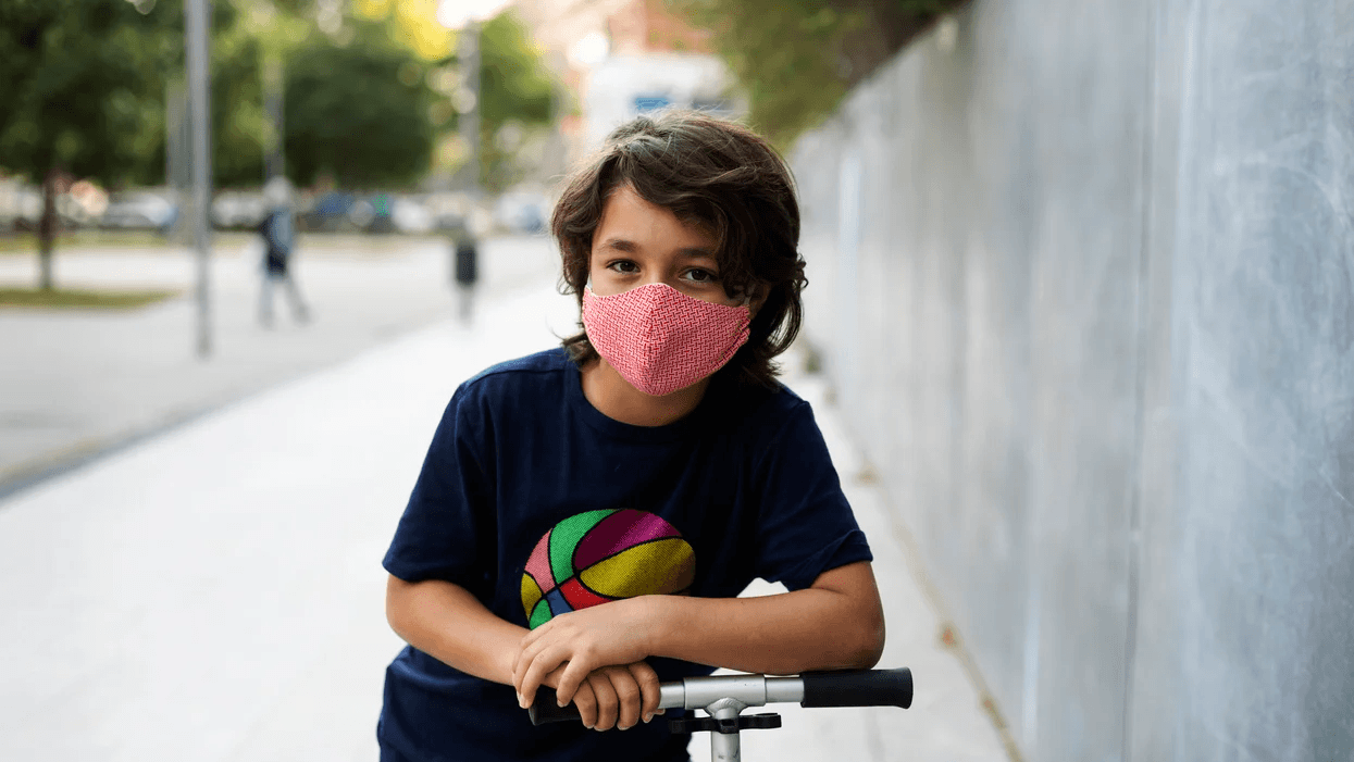 your questions about kids & face masks, answered - motherly