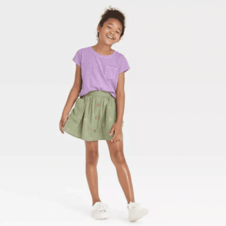 little-girl-wearing-pocket-tee