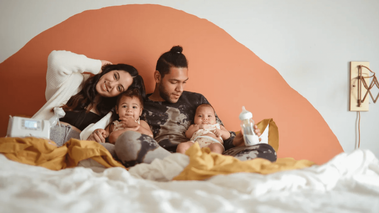 mom-dad-and-kids-laying-on-a-bed-together