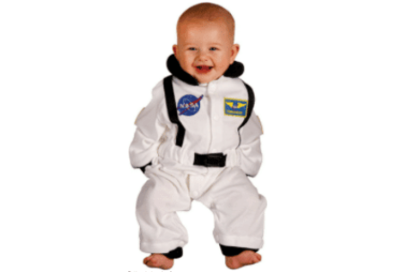 baby-wearing-astronaut-costume