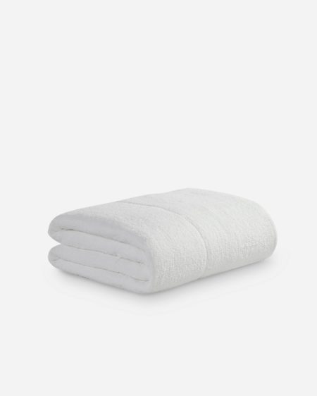 https://www.mother.ly/wp-content/uploads/2021/10/Sunday-Citizen_Snug-Big-Squares-Comforter_Off-White_TP1-450x562.jpeg