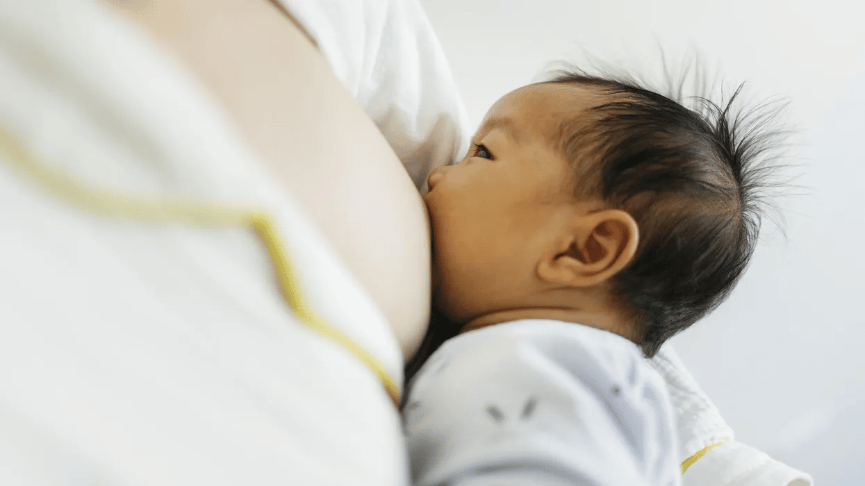 baby breastfeeding on a mom - Breastfeeding tips