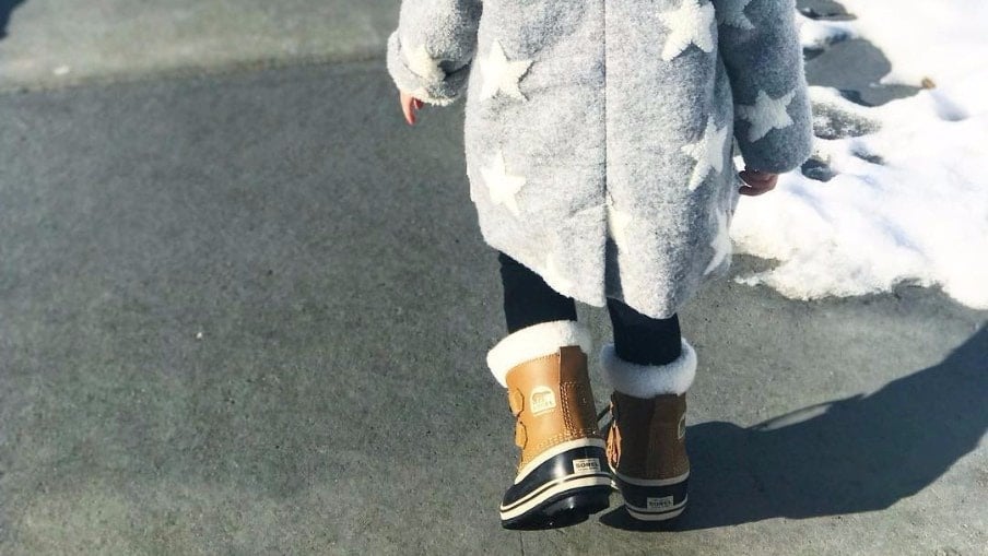 toddler wearing toddler snow boots