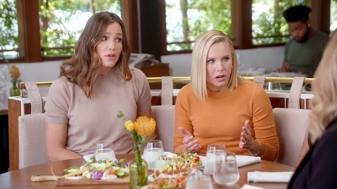 Jennifer Garner and Kristen Bell eating