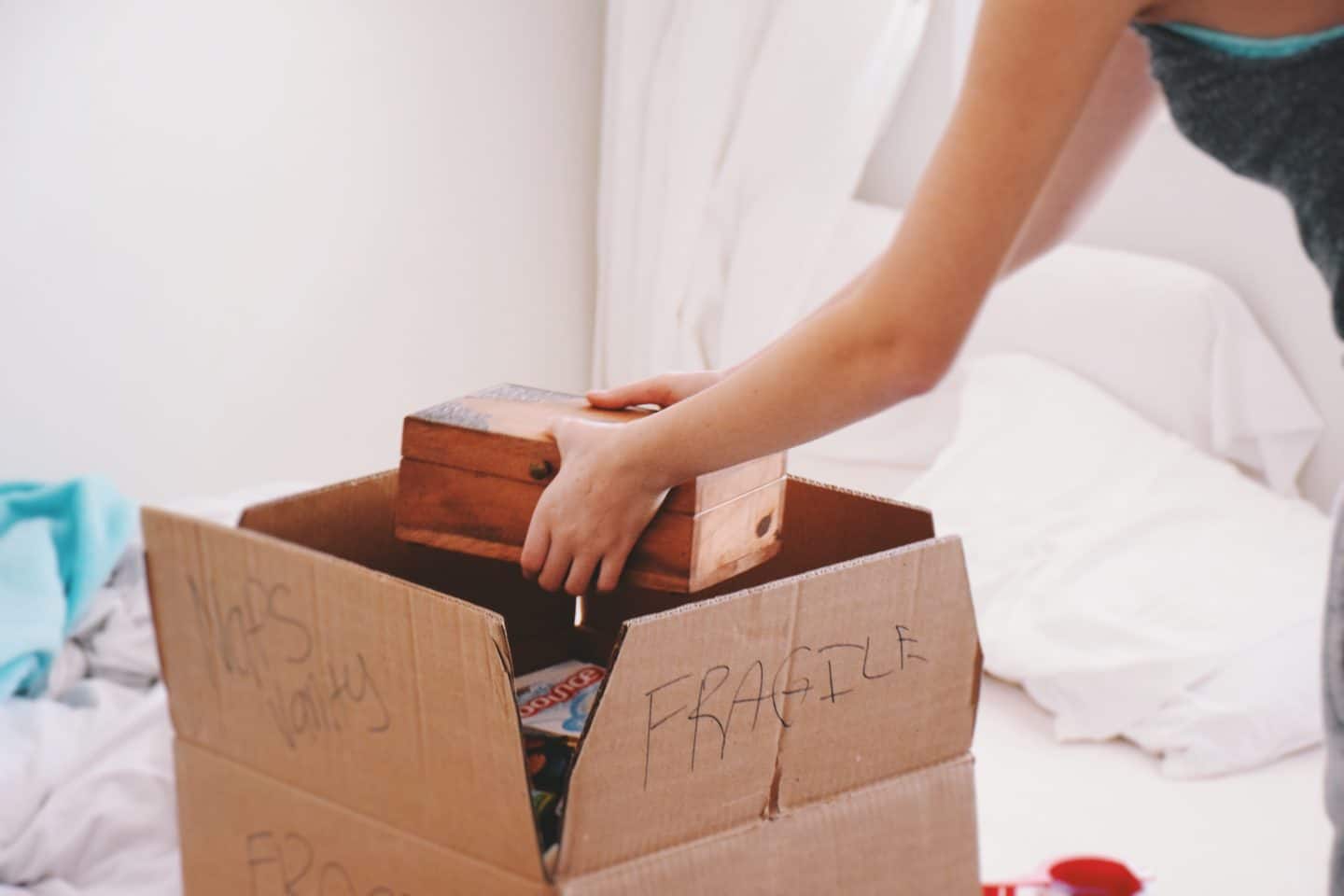 woman packing a moving box