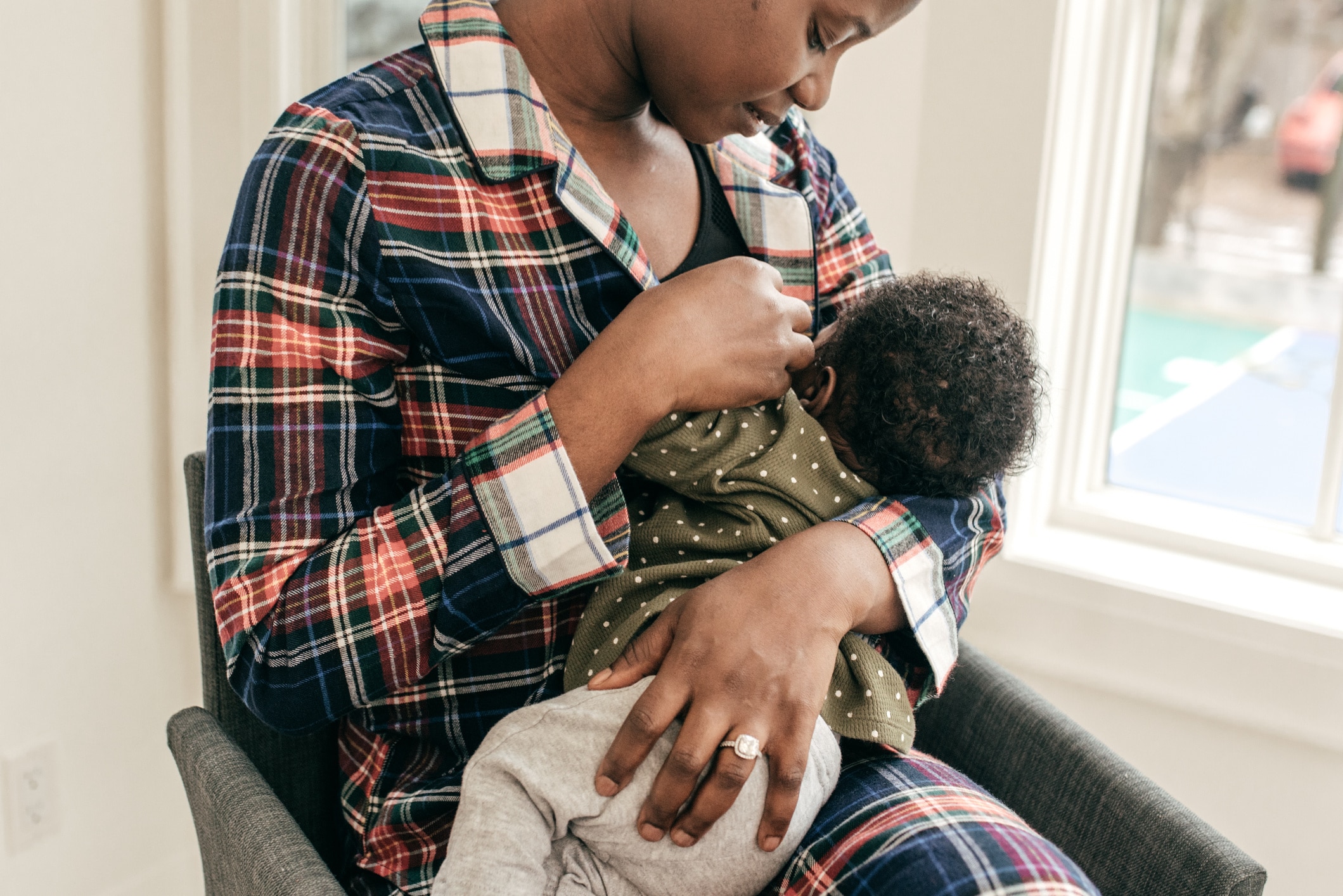 mom breastfeeding baby - support groups for black breastfeeding moms