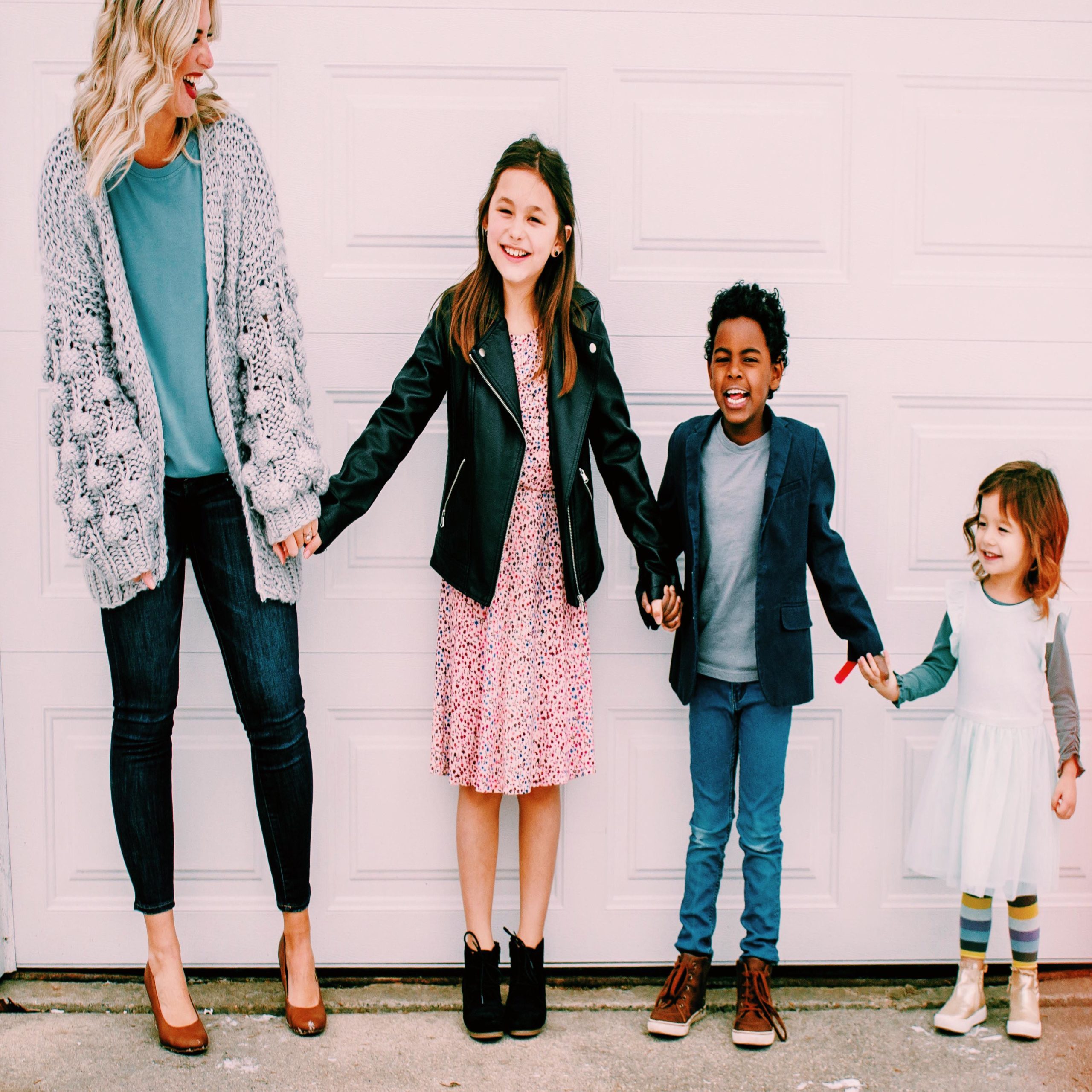 line of mom holding hands with siblings