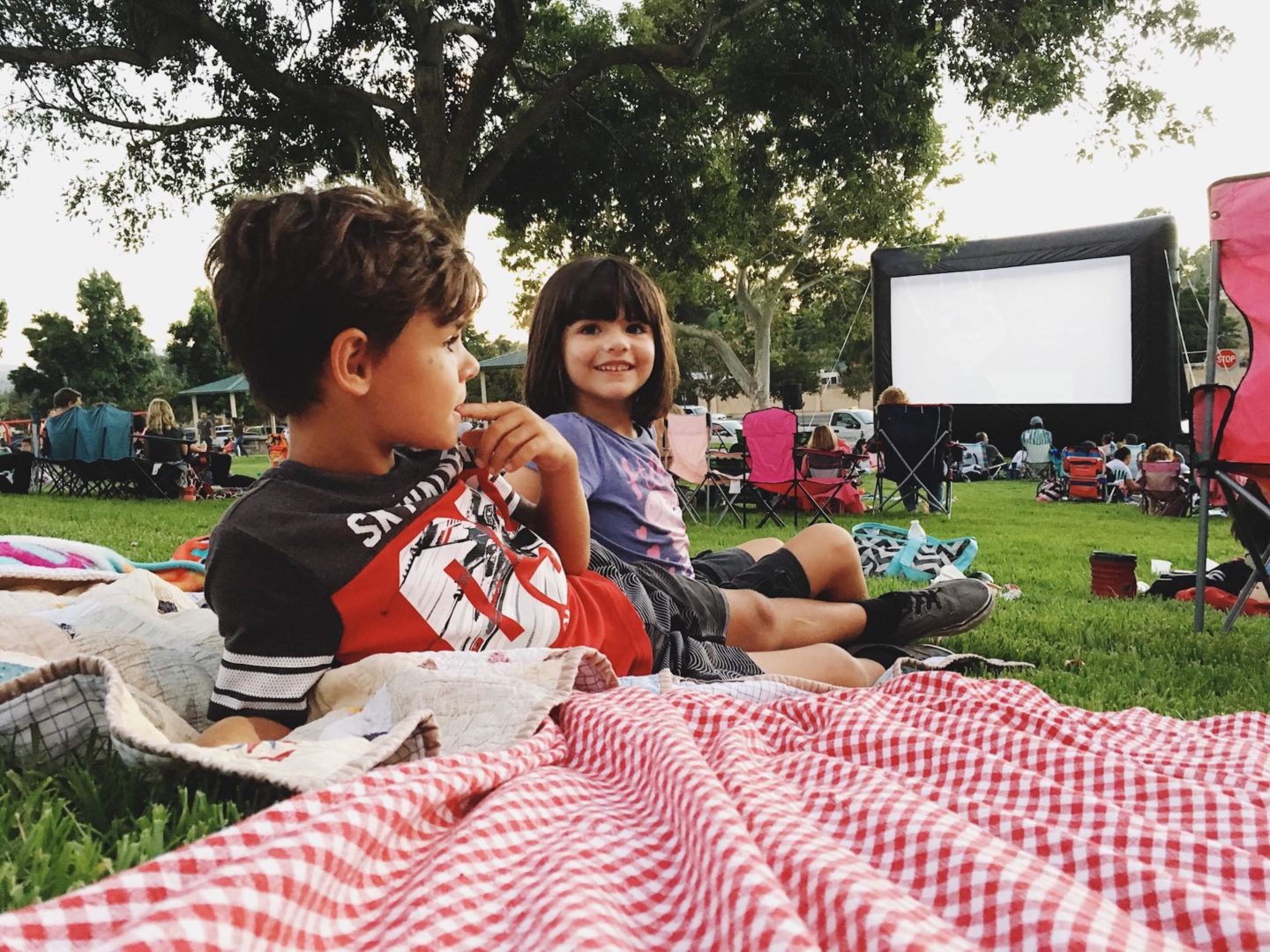 kids eating at a picnic table
