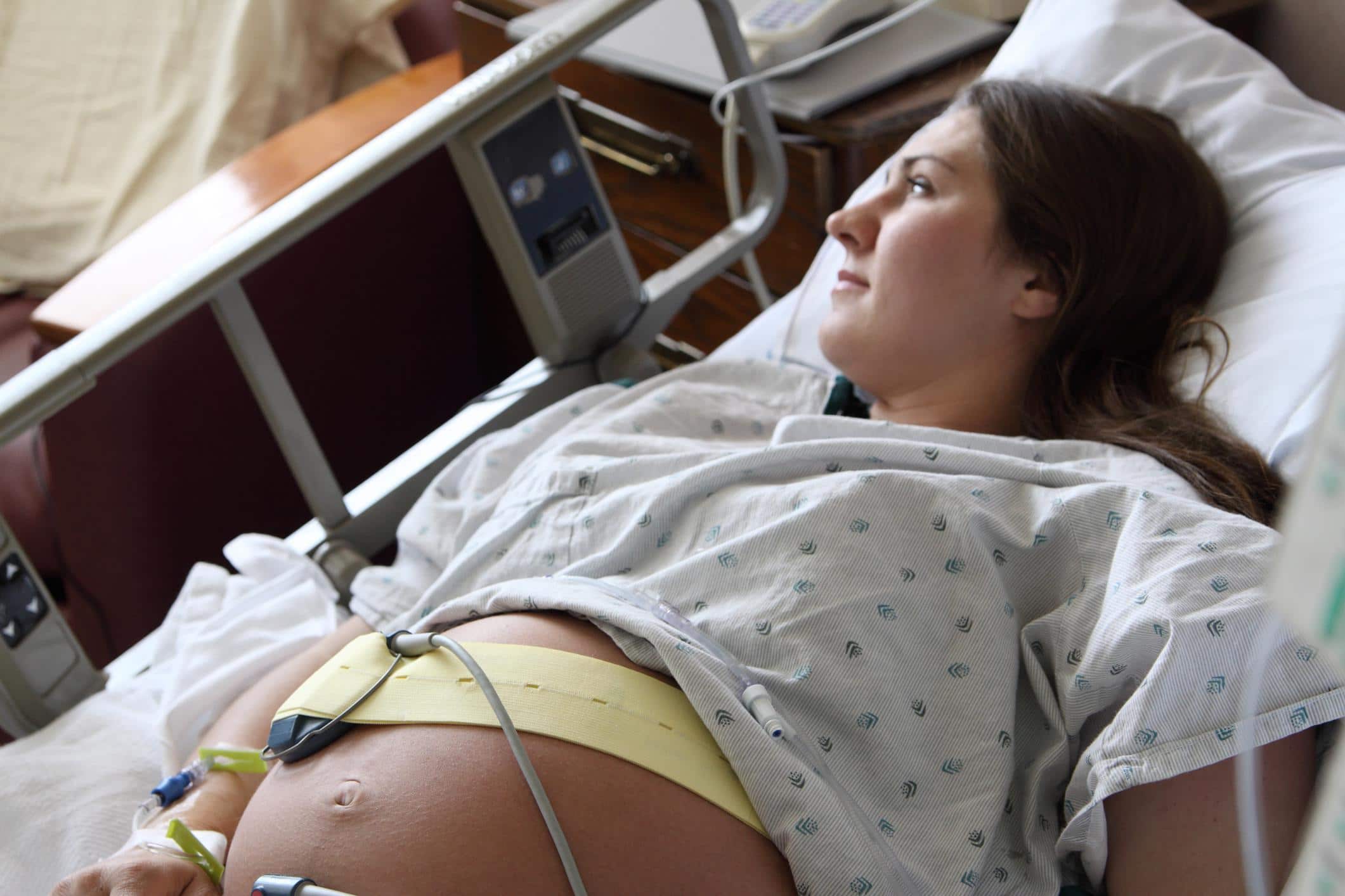 После родов можно спать. Беременные женщины рожают. Беременные женщины рожают в больнице.