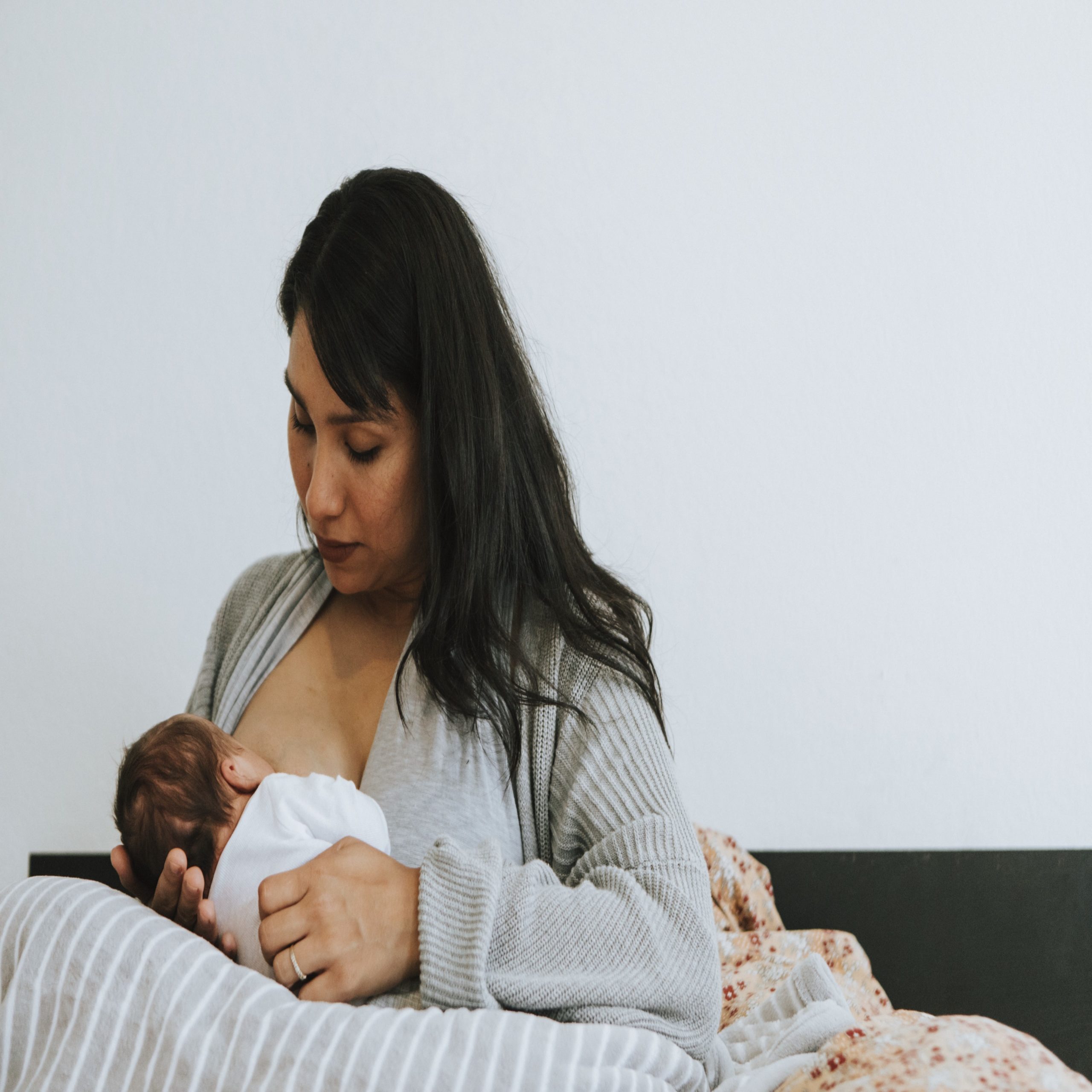 mom breastfeeding newborn- cost of breastfeeding