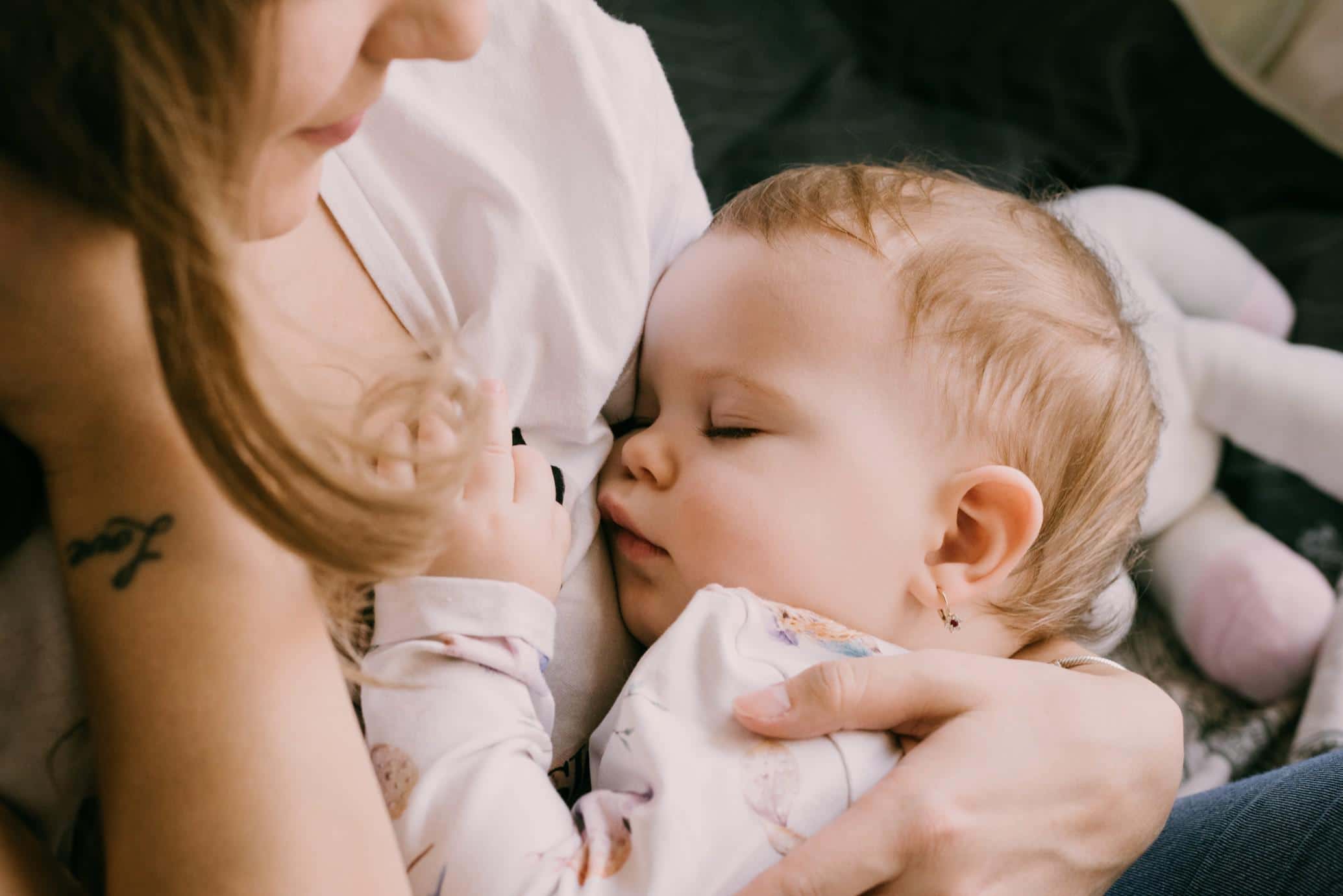 How To Stop Breastfeeding While Keeping Yourself & Baby Happy - Motherly