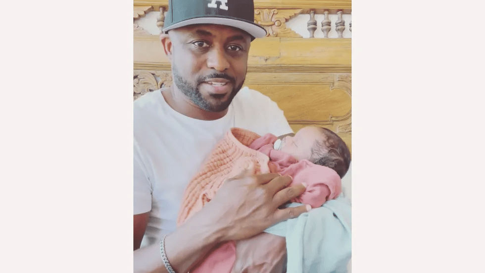 wayne-brady-holding-baby