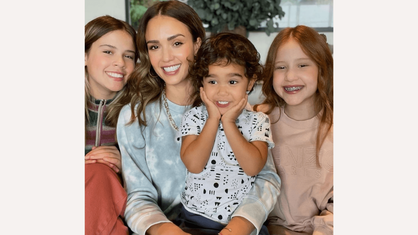 picture-with-jessica-alba-and-her-children