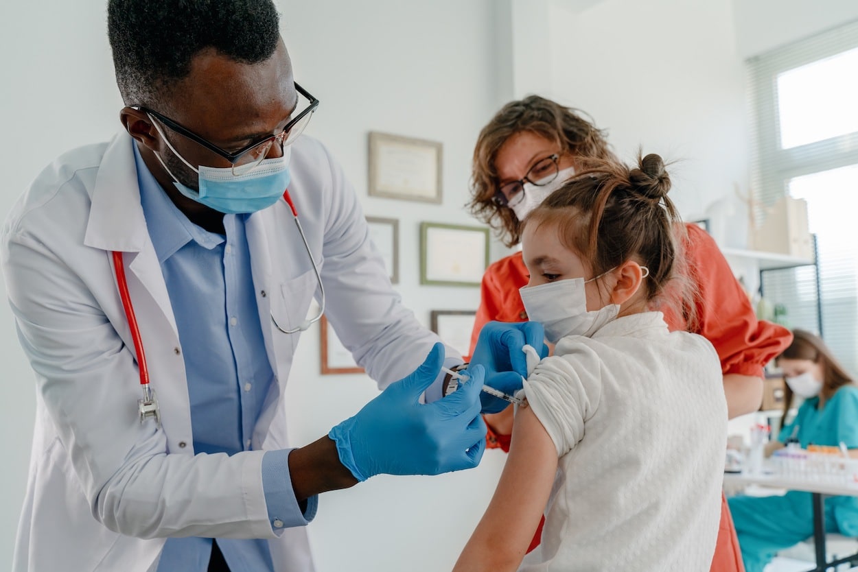 parents-watching-child-covid-vaccine