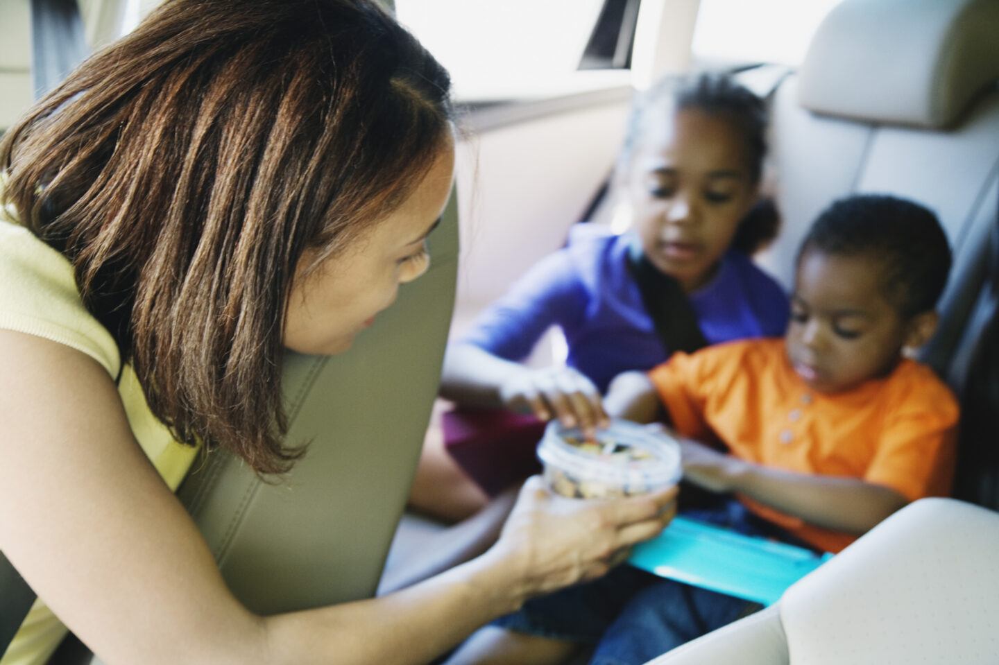 kids eating snacks in car