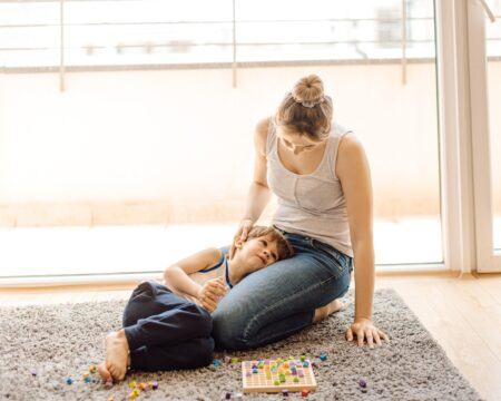 a young woman deals with an autistic child forms educational skills develops fine motor skills learns t20 VJo2bb