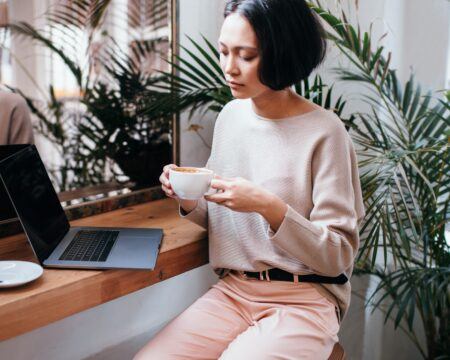 technology cafe coffee businesswoman woman asian laptop drinking coffee shop t20 Bljj4P Motherly