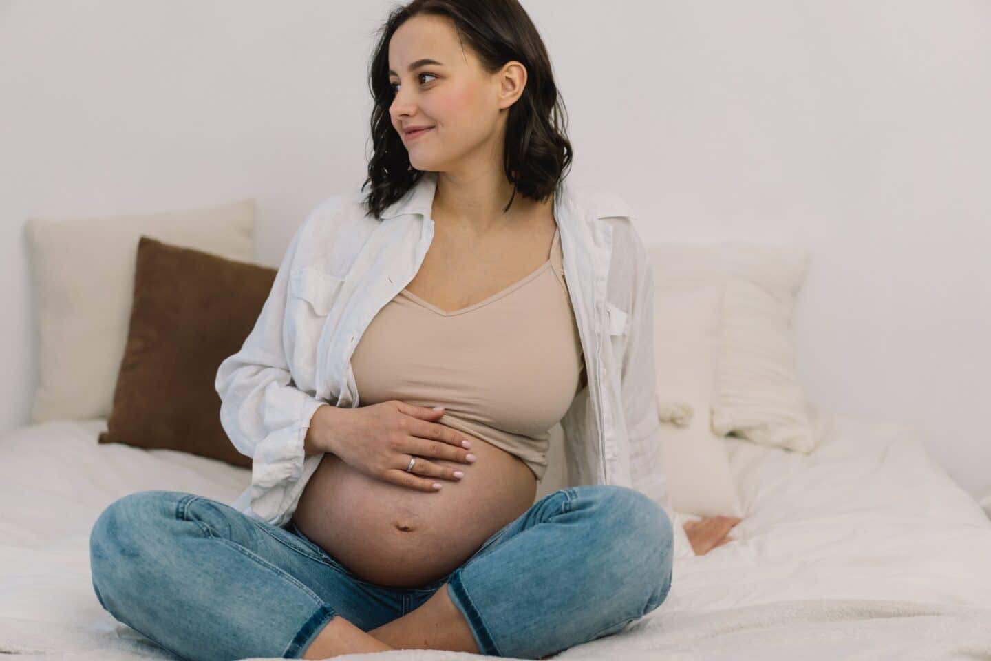 Young Pregnant Woman — Needed Prenatal Vitamins