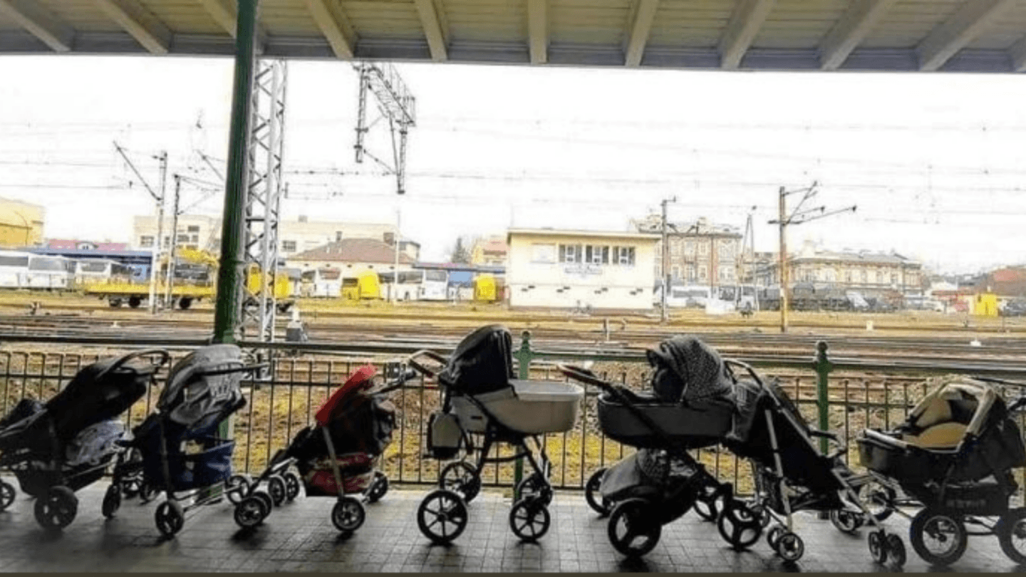 Polish mothers leave strollers for mothers feeling Ukraine