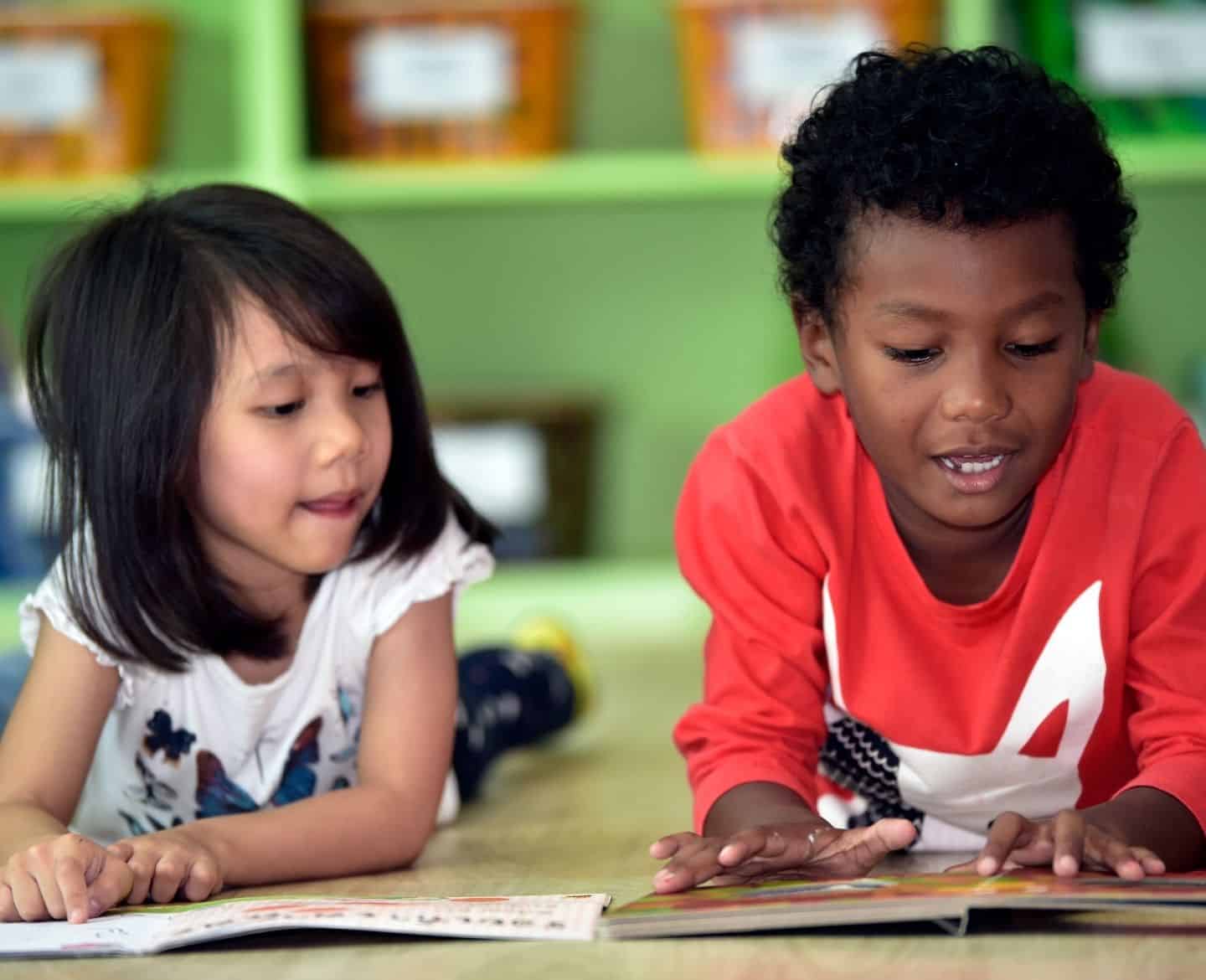 multicultural children reading together