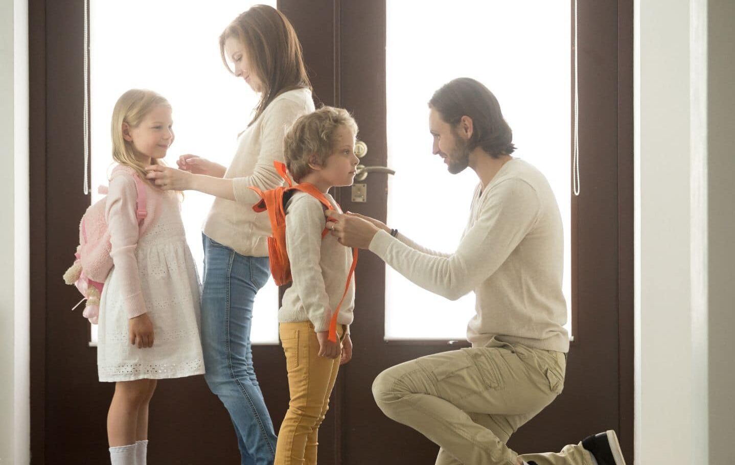 parents helping kids put their backpacks on- morning routine for kids