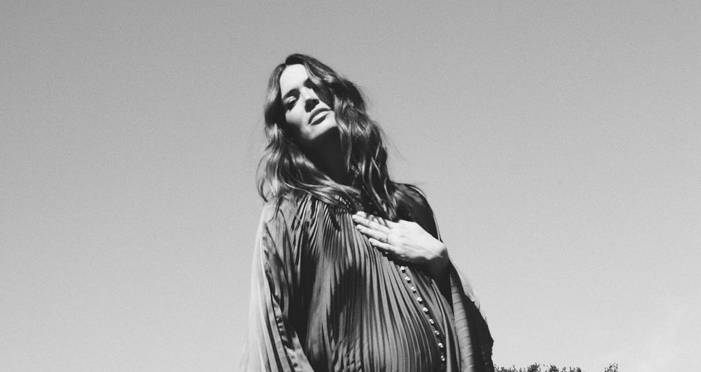 Mandy Moore maternity photos