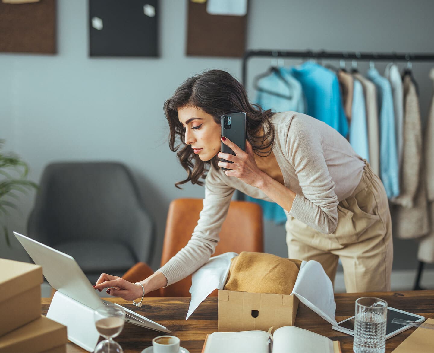 woman-at-work-returning-package