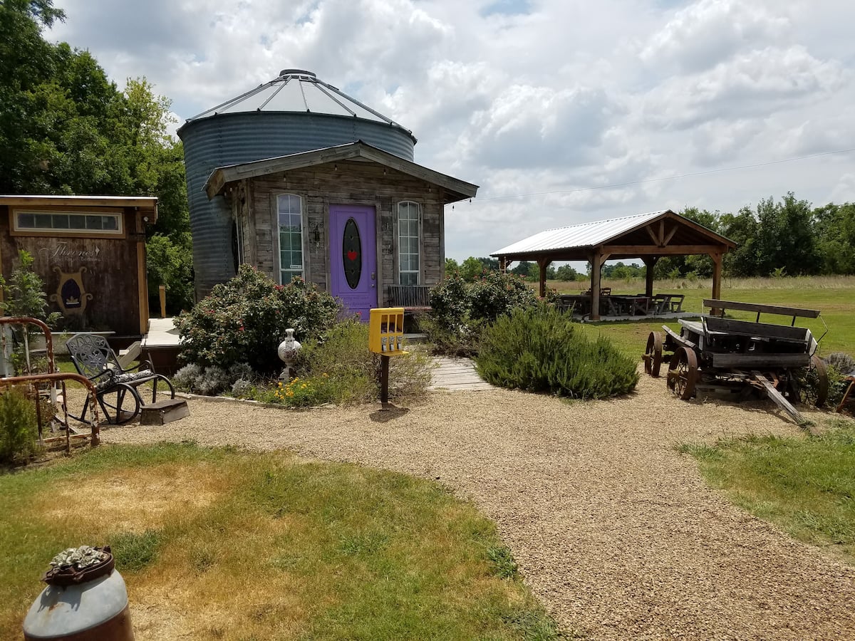 Majestic Oak Treehouse, farm stays in Texas