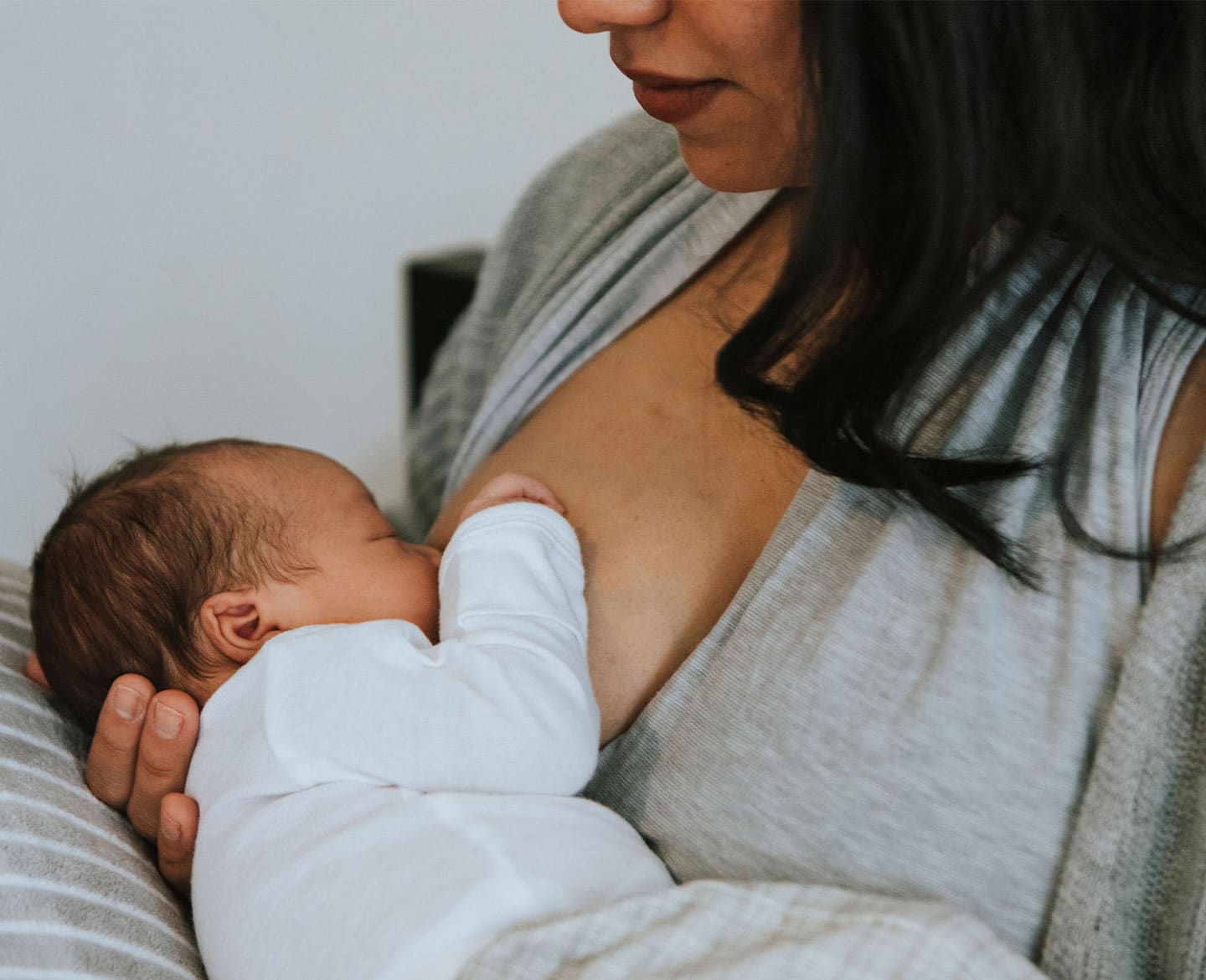 mom learning breastfeeding tips to breastfeed successfully