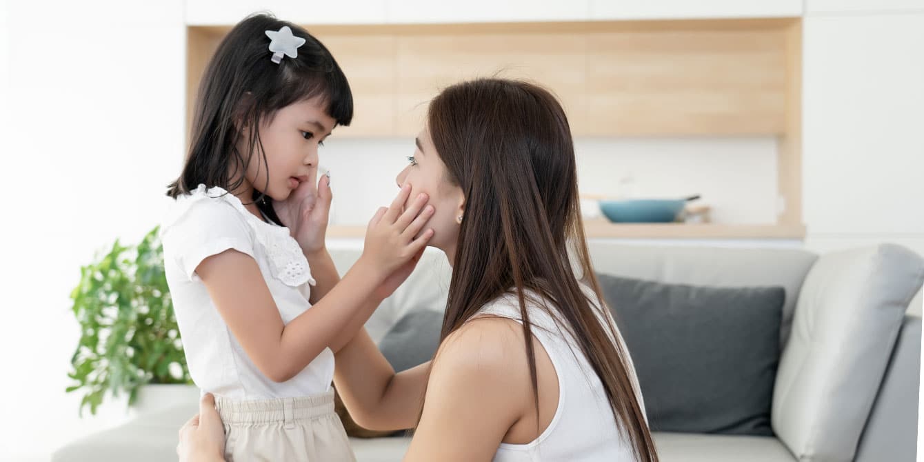 mom consoling daughter - teach kids to apologize