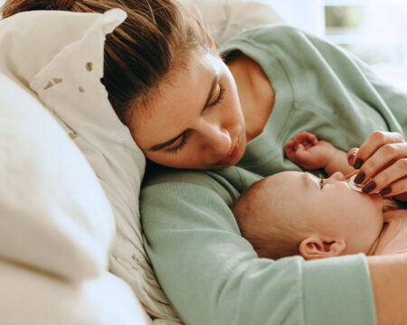 mom laying down with her newborn