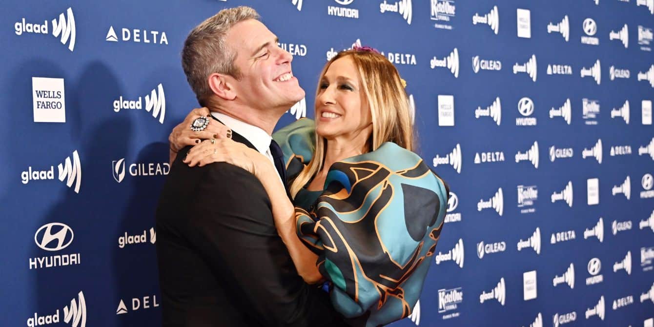 Andy Cohen and Sarah Jessica Parker lovingly pose on the GLAAD Awards red carpet.