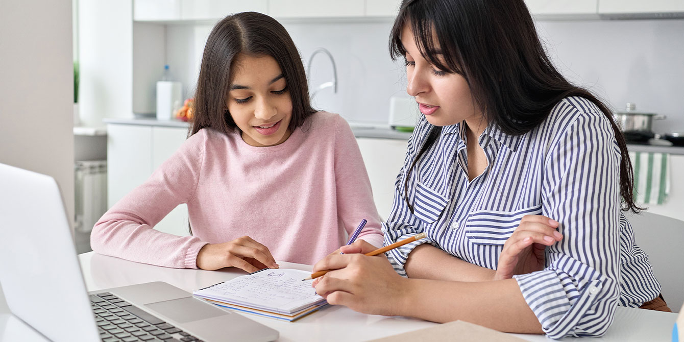 mom teaching teens about money