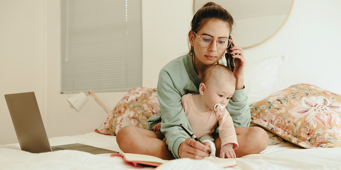 New mom with baby negotiating flexibility after maternity leave