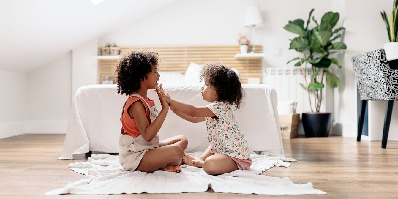 children doing independent play