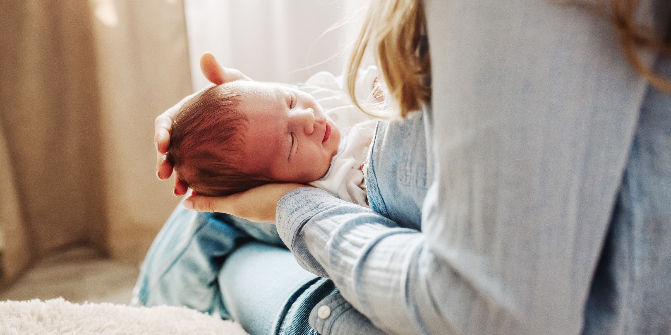 13 breastfeeding products our editors can't live without - Motherly