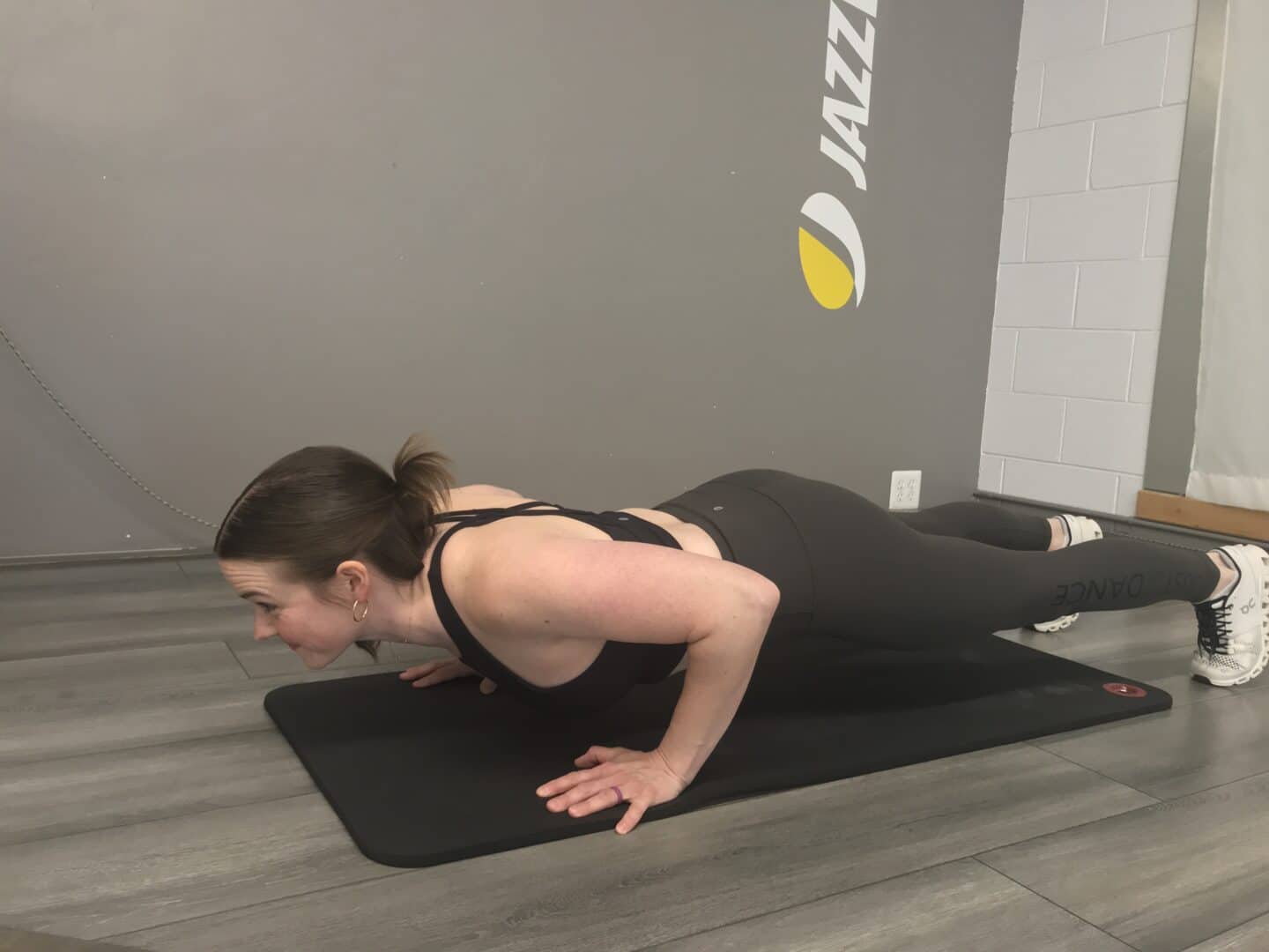 Postpartum exercise: full push-up 2