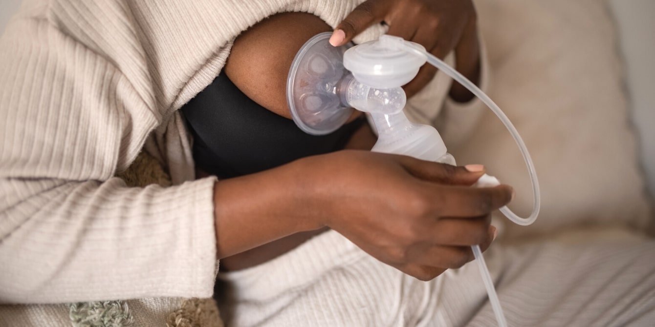 https://www.mother.ly/wp-content/uploads/2023/07/black-woman-pumping-breastmilk.jpeg