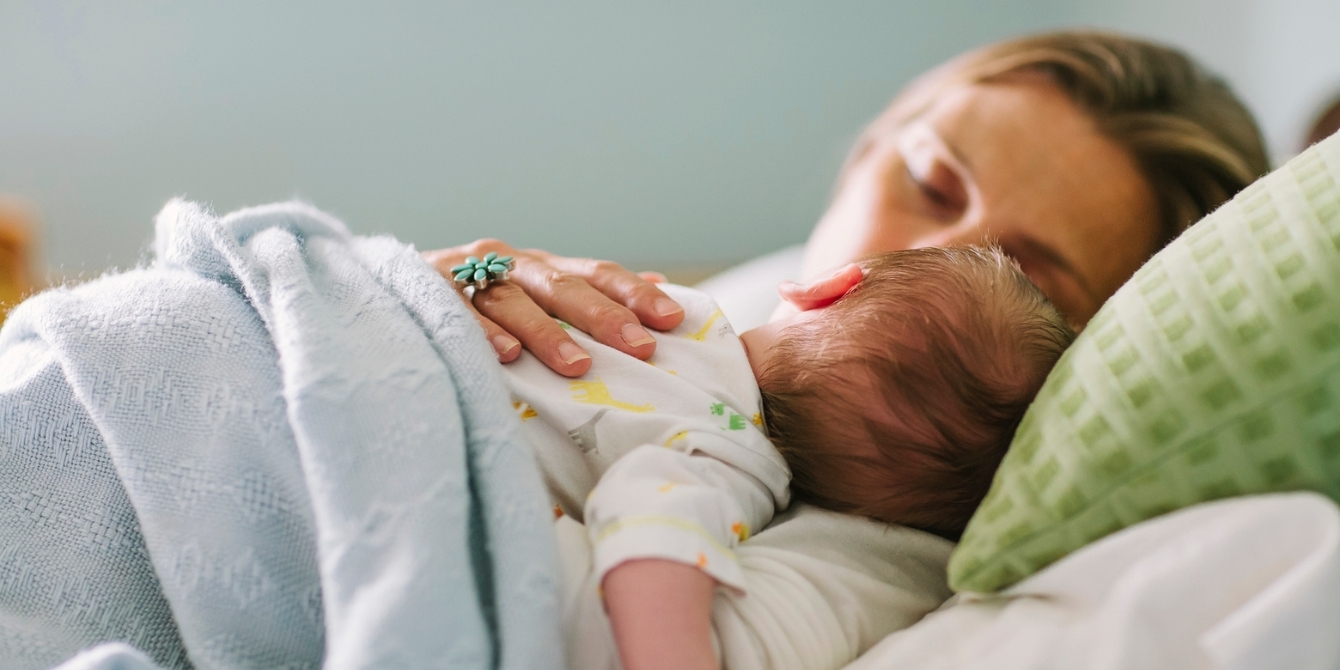 https://www.mother.ly/wp-content/uploads/2023/09/mother-with-baby-on-her-chest-taking-nap.jpeg